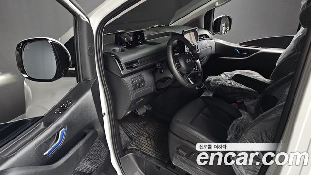 Hyundai Staria 2025 — photo 11