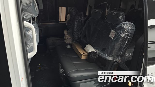 Hyundai Staria 2025 — photo 12