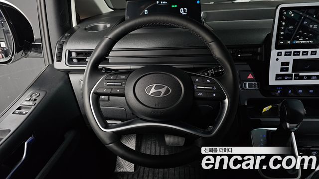 Hyundai Staria 2025 — photo 13