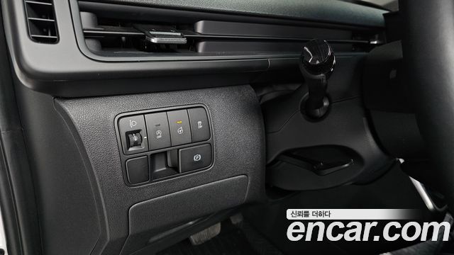 Hyundai Staria 2025 — photo 16
