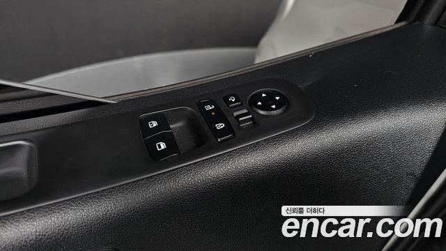 Hyundai Staria 2025 — photo 17