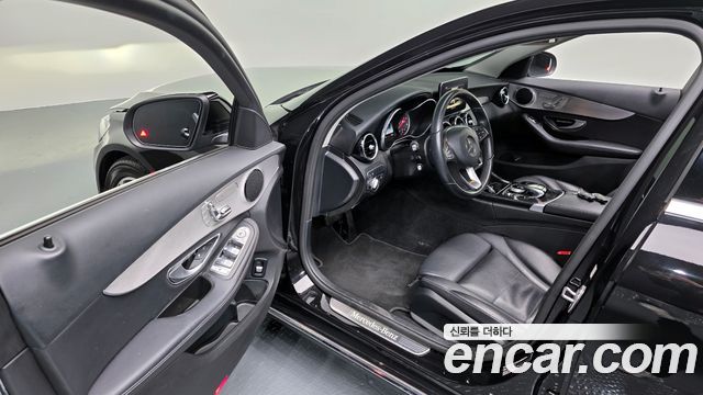 Mercedes-Benz C-Class 2017 — photo 11