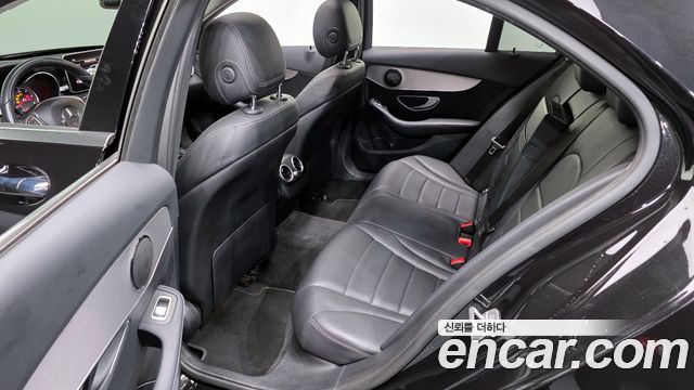 Mercedes-Benz C-Class 2017 — photo 12