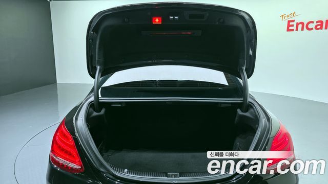 Mercedes-Benz C-Class 2017 — photo 20
