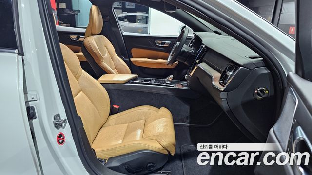 Volvo S60 2021 — photo 10