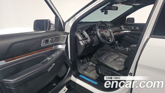 Ford Explorer 2018 — photo 10