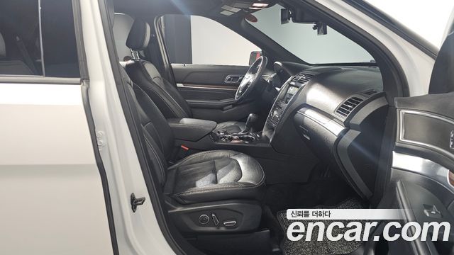Ford Explorer 2018 — photo 11