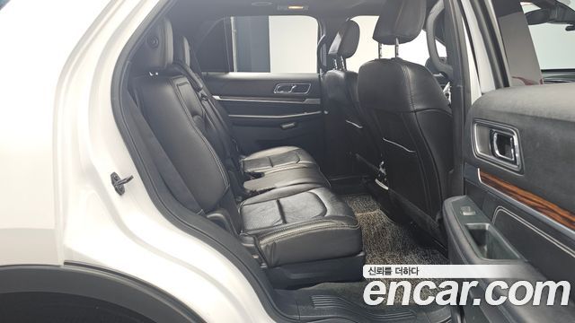 Ford Explorer 2018 — photo 12