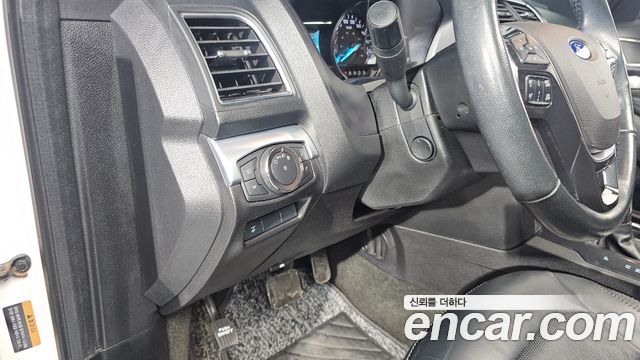 Ford Explorer 2018 — photo 14