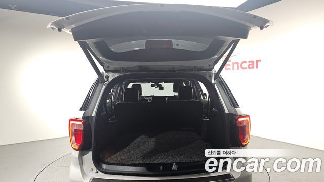 Ford Explorer 2018 — photo 20