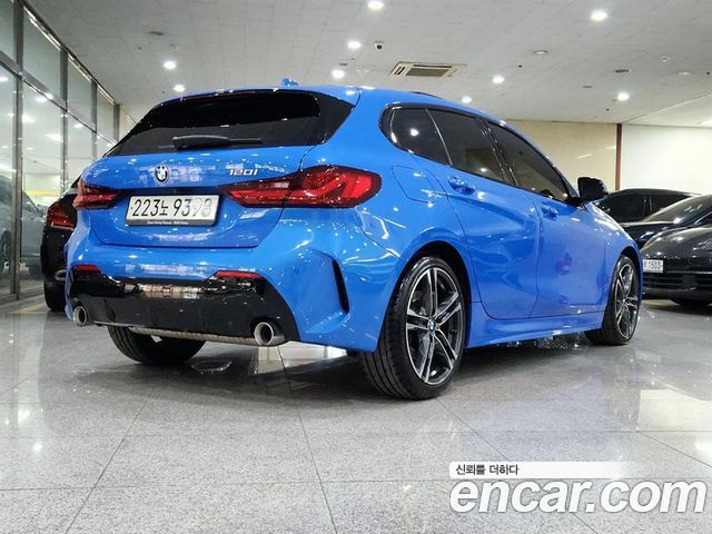 BMW 1-Series 2023 — photo 3