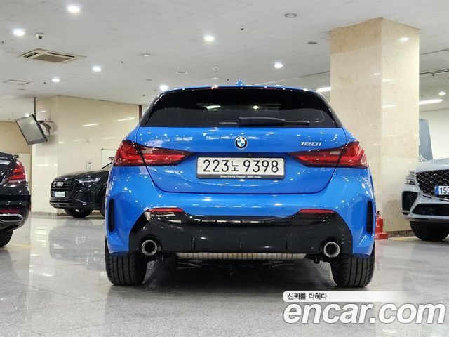 BMW 1-Series 2023 — photo 4