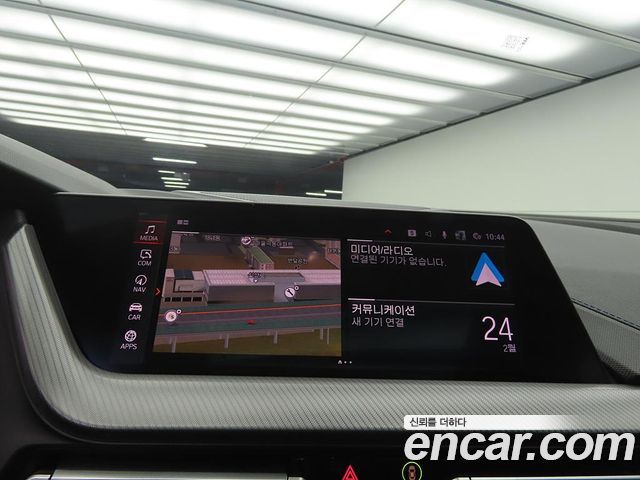 BMW 1-Series 2023 — photo 13