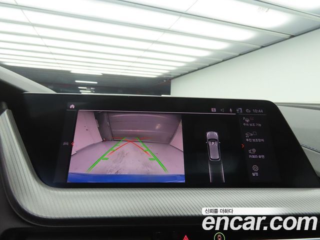 BMW 1-Series 2023 — photo 14