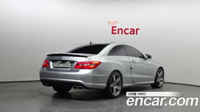 Mercedes-Benz E-Class 2011 — photo 2