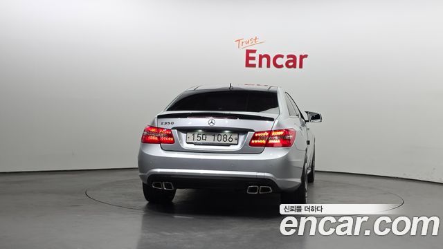 Mercedes-Benz E-Class 2011 — photo 4