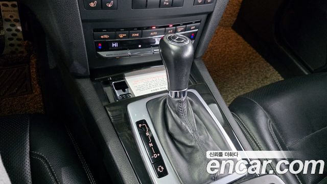 Mercedes-Benz E-Class 2011 — photo 9