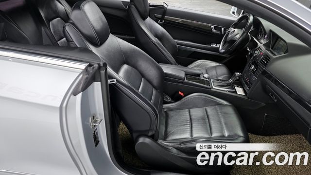 Mercedes-Benz E-Class 2011 — photo 12