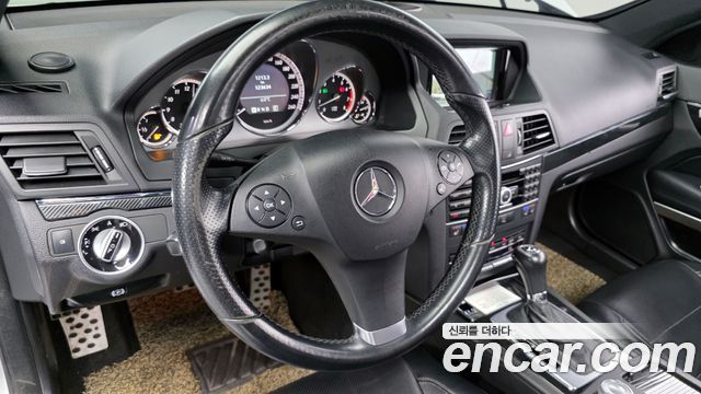 Mercedes-Benz E-Class 2011 — photo 13