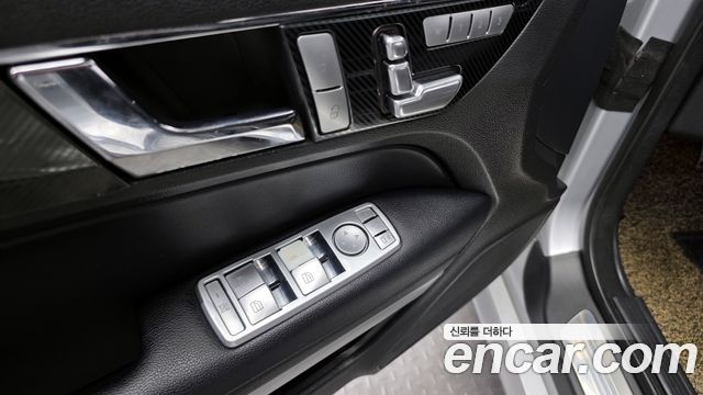 Mercedes-Benz E-Class 2011 — photo 14
