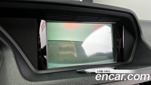 Mercedes-Benz E-Class 2011 — photo 16