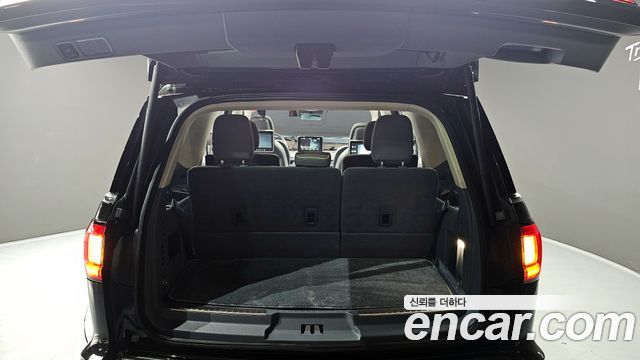 Lincoln Navigator 2019 — photo 20