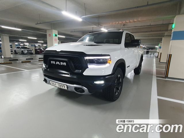 Dodge Ram Pick Up 2020 — photo 1