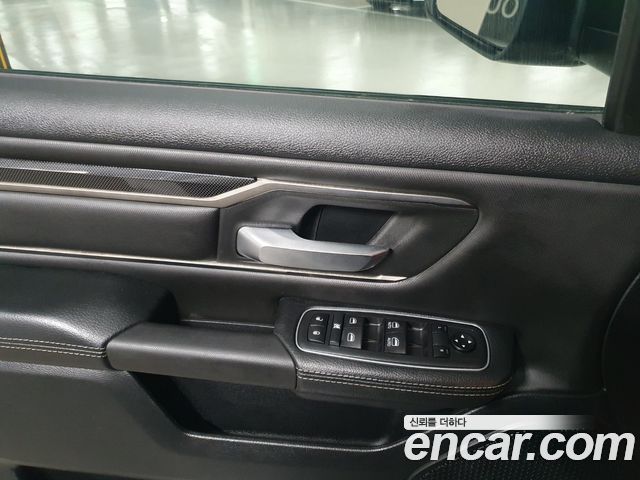 Dodge Ram Pick Up 2020 — photo 11
