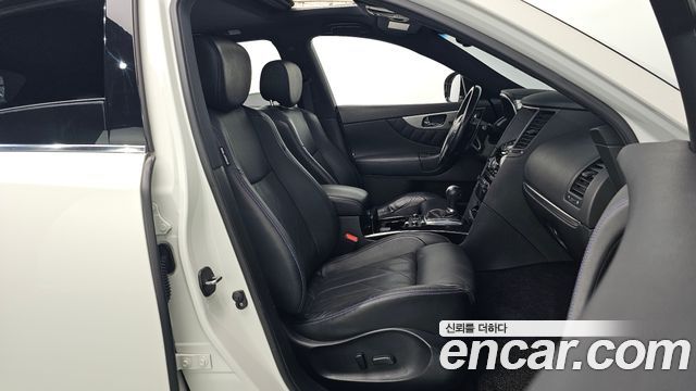 Infiniti QX70 2017 — photo 10