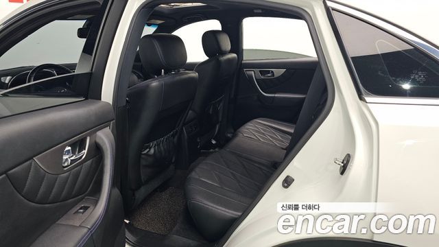Infiniti QX70 2017 — photo 12