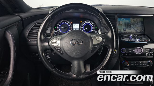 Infiniti QX70 2017 — photo 13