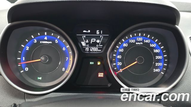 Hyundai AVANTE 2014 — photo 8