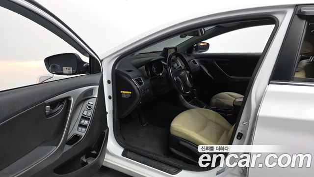 Hyundai AVANTE 2014 — photo 10