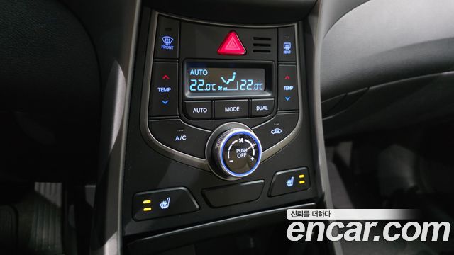 Hyundai AVANTE 2014 — photo 17