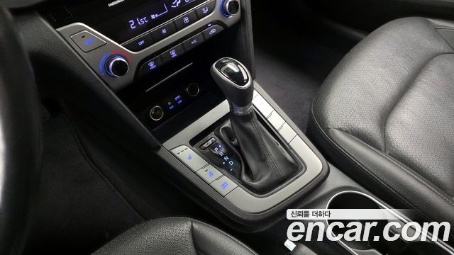 Hyundai AVANTE 2016 — photo 9