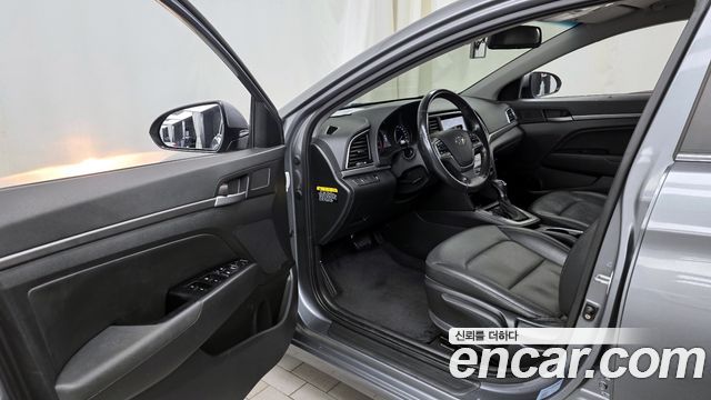 Hyundai AVANTE 2016 — photo 10