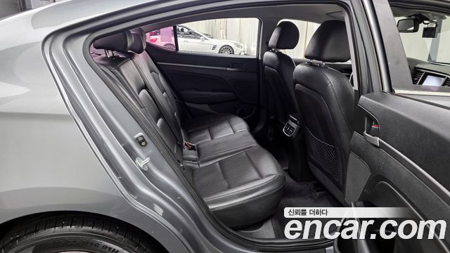 Hyundai AVANTE 2016 — photo 12