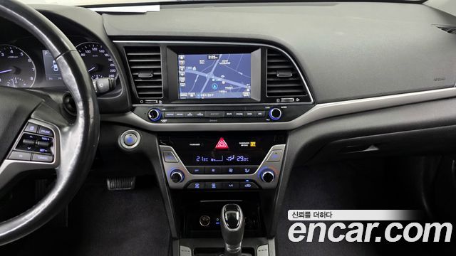 Hyundai AVANTE 2016 — photo 14