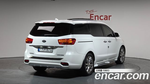 Kia Canival 2019 — photo 2