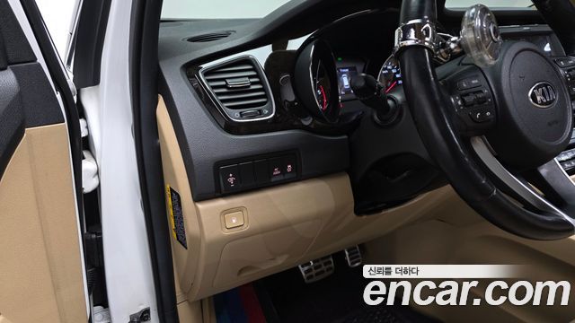 Kia Canival 2019 — photo 13