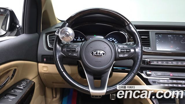 Kia Canival 2019 — photo 14