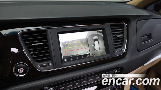 Kia Canival 2019 — photo 16