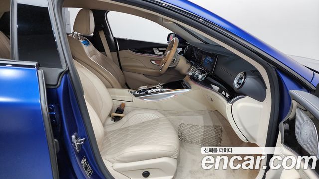 Mercedes-Benz AMG GT 2020 — photo 11