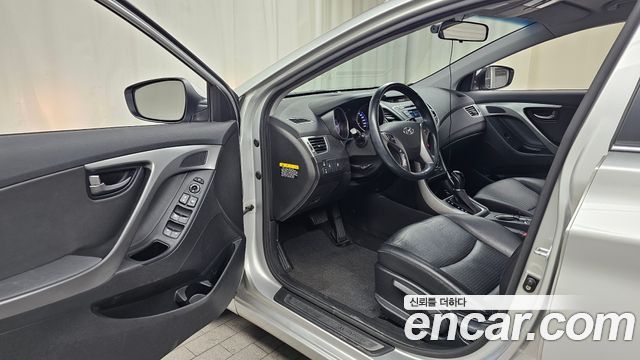 Hyundai AVANTE 2014 — photo 10