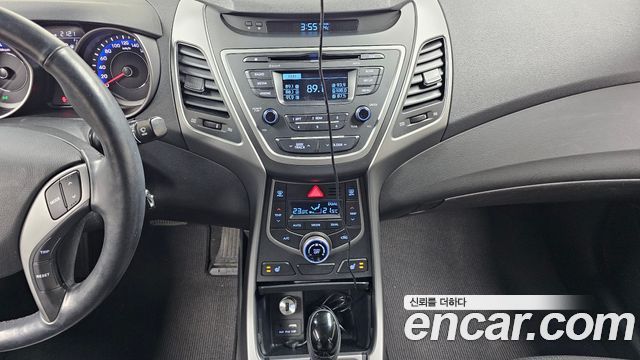 Hyundai AVANTE 2014 — photo 17