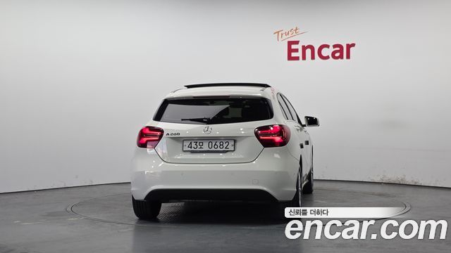 Mercedes-Benz A-Class 2017 — photo 4