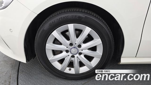 Mercedes-Benz A-Class 2017 — photo 5
