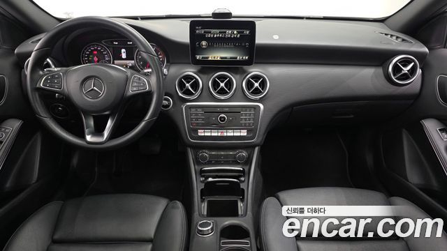 Mercedes-Benz A-Class 2017 — photo 7