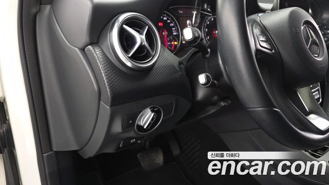 Mercedes-Benz A-Class 2017 — photo 13