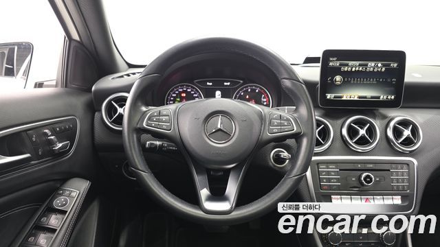 Mercedes-Benz A-Class 2017 — photo 14